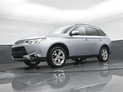Used 2015 Mitsubishi Outlander SE image 62