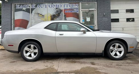 Used 2010 Dodge Challenger SE image 2