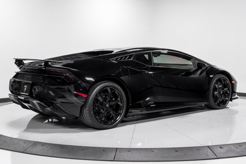 Used 2023 Lamborghini Huracan Tecnica image 3