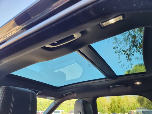 Used 2018 Land Rover Range Rover Velar R-Dynamic SE image 4