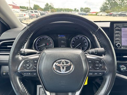 Used 2023 Toyota Camry SE image 19