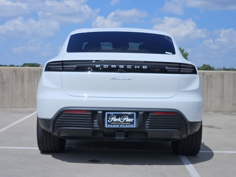 Certified 2024 Porsche Macan 4 Electric image 7