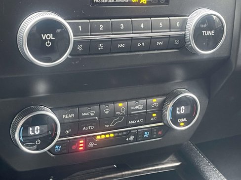 Used 2021 Ford Expedition Limited image 19