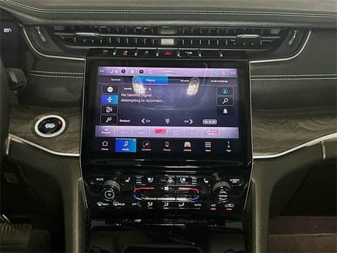 Certified 2022 Jeep Grand Cherokee Limited w/ Luxury Tech Group II image 11