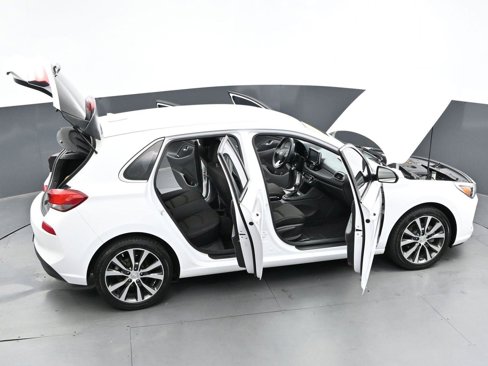 Used 2018 Hyundai Elantra GT image 36