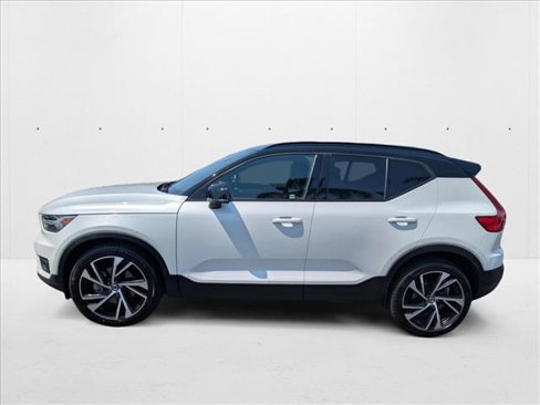 Used 2021 Volvo XC40 T5 R-Design image 9