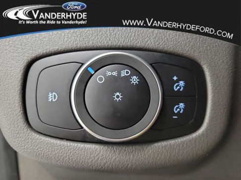 Used 2022 Ford Transit Connect XLT image 19