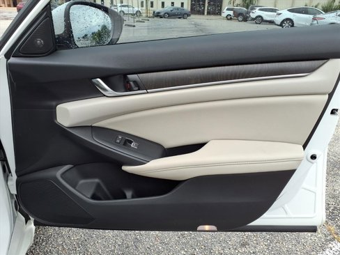 Used 2022 Honda Accord Touring image 14