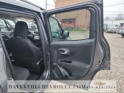 Used 2020 Jeep Renegade Latitude w/ Cold Weather Group image 20