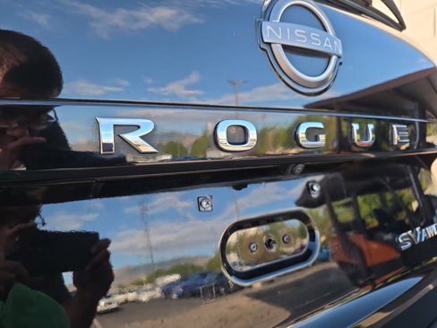 Used 2022 Nissan Rogue SV image 18