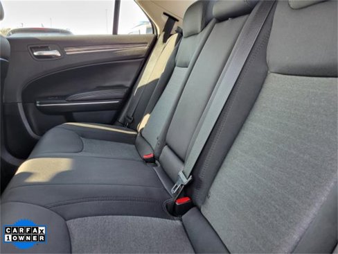 Used 2018 Chrysler 300 Touring w/ Sport Appearance Package image 8