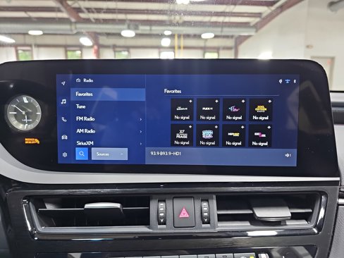 Used 2023 Lexus ES 300h w/ Premium Package image 24