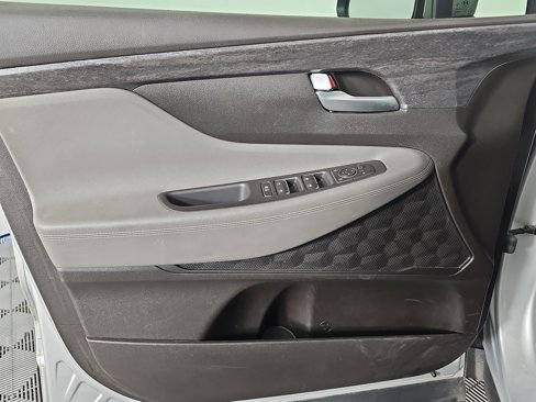 Used 2019 Hyundai Santa Fe SE image 11