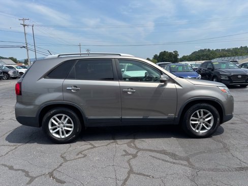 Used 2015 Kia Sorento LX image 8