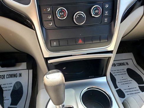 Used 2011 Jeep Grand Cherokee Laredo image 23