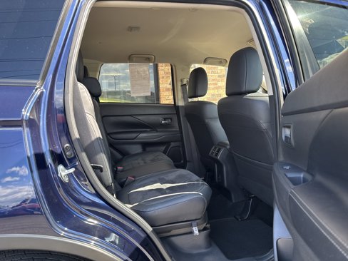 Used 2020 Mitsubishi Outlander SE image 14