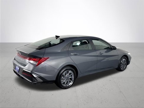 Used 2024 Hyundai Elantra Blue image 6