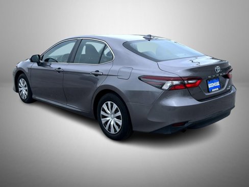 Used 2022 Toyota Camry LE image 7