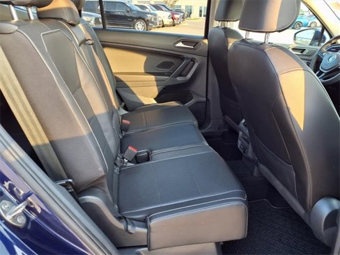 Used 2021 Volkswagen Tiguan SE w/ Panoramic Sunroof Package image 21