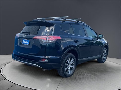 Used 2018 Toyota RAV4 XLE image 5