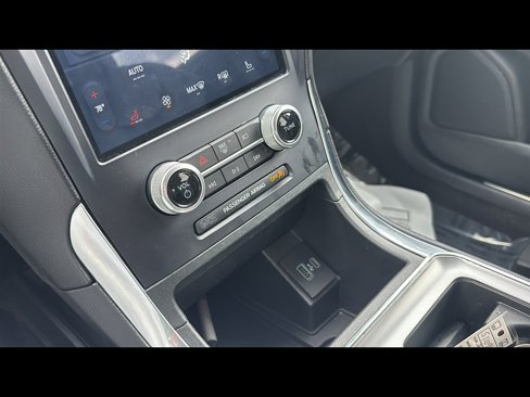Used 2022 Ford Edge Titanium image 21