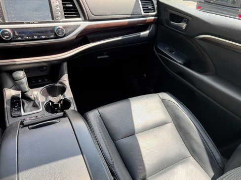 Used 2016 Toyota Highlander Limited image 16