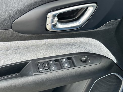 Certified 2022 Jeep Compass Latitude image 18