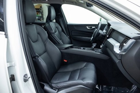 Used 2020 Volvo XC60 T6 Momentum image 26