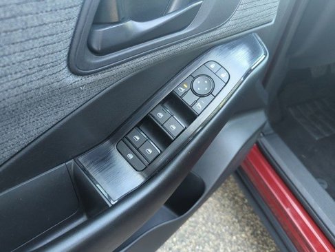 Used 2023 Nissan Rogue S image 18