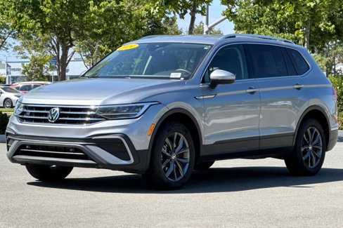 Used 2024 Volkswagen Tiguan SE image 8