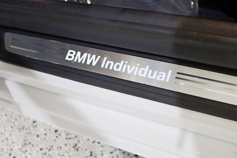 Used 2020 BMW 530e xDrive w/ Executive Package image 14