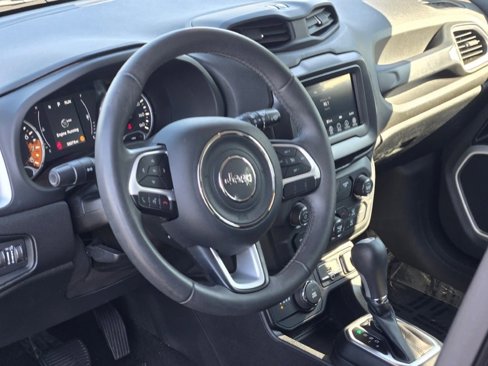 Used 2018 Jeep Renegade Latitude image 21