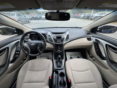 Used 2015 Hyundai Elantra SE image 17