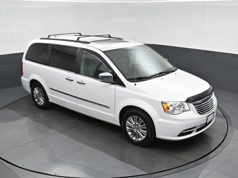 Used 2015 Chrysler Town & Country Touring-L w/ Driver Convenience Group image 73