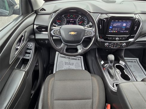 Used 2021 Chevrolet Traverse LT image 3