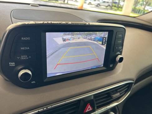 Used 2019 Hyundai Santa Fe SE image 9