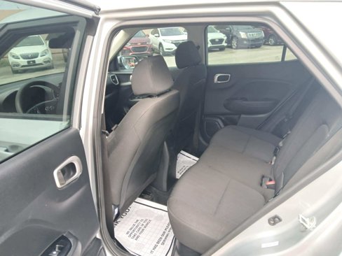 Used 2023 Hyundai Venue SE image 11