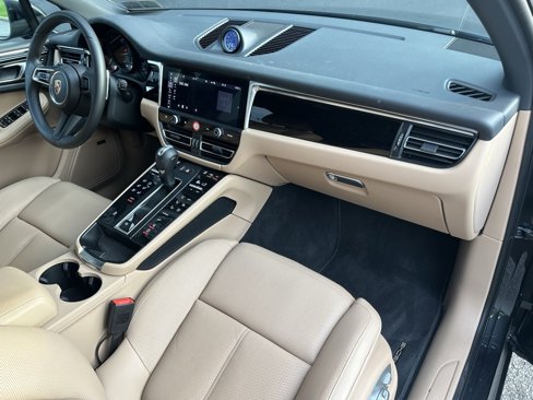 Certified 2025 Porsche Macan image 21