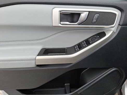 Certified 2022 Ford Explorer XLT w/ Equipment Group 202A image 13