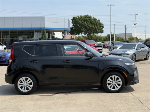 Used 2020 Kia Soul LX image 3