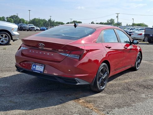 Used 2022 Hyundai Elantra SEL image 11