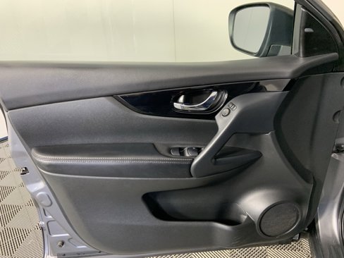 Used 2020 Nissan Rogue Sport SV image 21