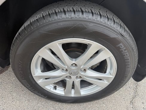 Used 2012 Hyundai Santa Fe SE image 9