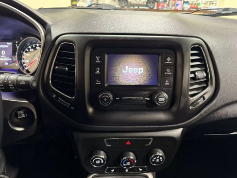 Used 2018 Jeep Compass Latitude w/ Cold Weather Group image 44