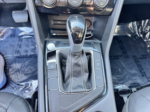 Certified 2024 Volkswagen Taos SE image 22