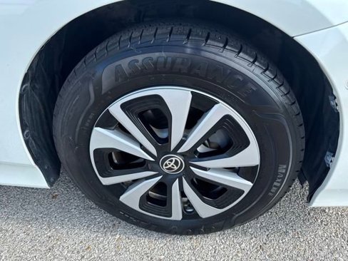 Used 2017 Toyota Prius Prime image 12