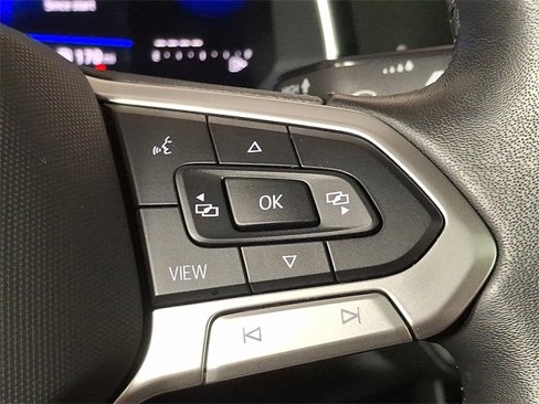 Used 2023 Volkswagen Jetta SE w/ Panoramic Sunroof Package image 22