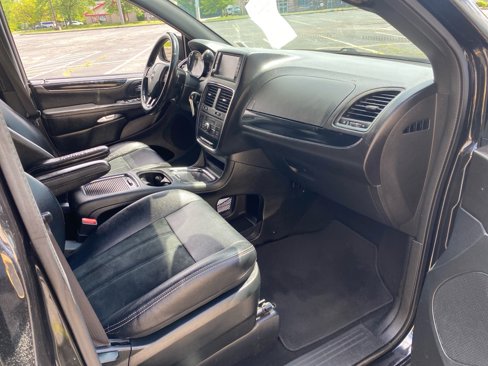 Used 2018 Dodge Grand Caravan SXT w/ Driver Convenience Group image 21