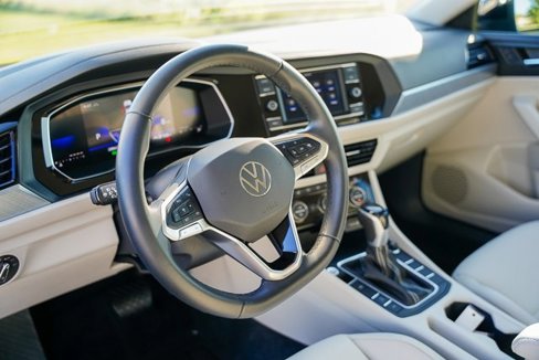 Certified 2023 Volkswagen Jetta SE image 9