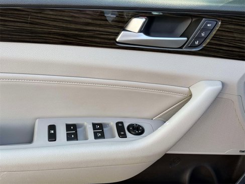 Used 2016 Hyundai Sonata Limited w/ Option Group 04 image 19